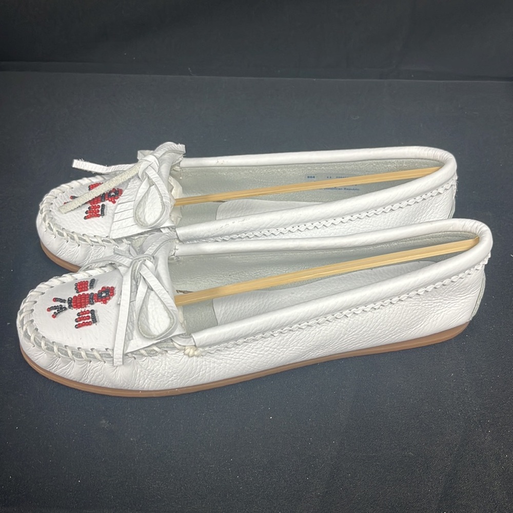 Minnetonka White Beaded Thunderbird Moccasins - Picture 4 of 9